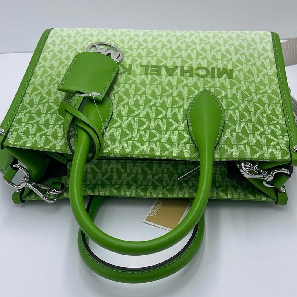 Michael Kors Mirella Small Ombré Signature Logo Crossbody Bag
COLOR JUNGLE
NWT - Picture 16 of 16